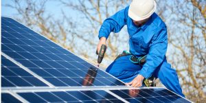 Installation Maintenance Panneaux Solaires Photovoltaïques à Saint-Berthevin-la-Tanniere